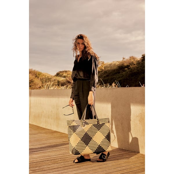 Handed By - Avenue, Shopper Size XL - Farbe: Dark Ecru / Black – Bild 2